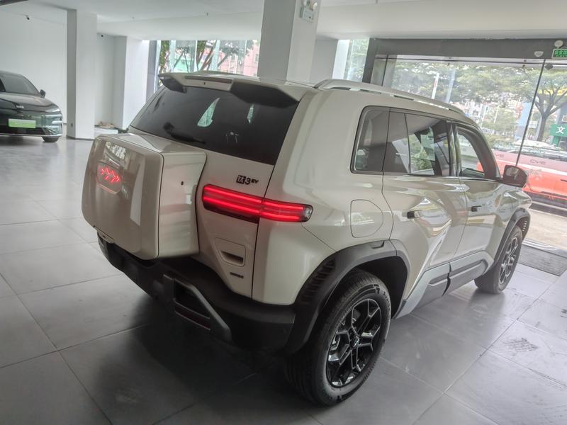 BYD FangChengBao Titanium 3 (Tai 3), 2026 — фото 4 из 9