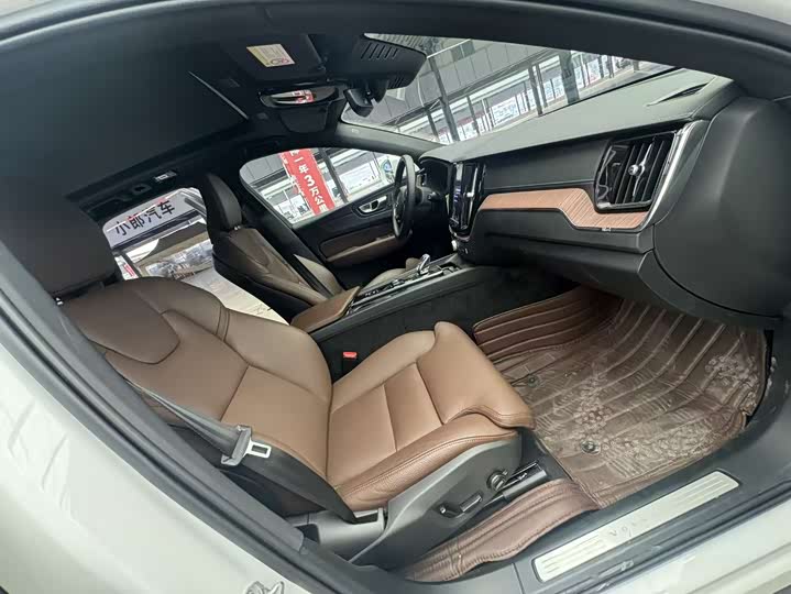 Volvo XC60 Hybrid, 2025 — фото 7 из 9