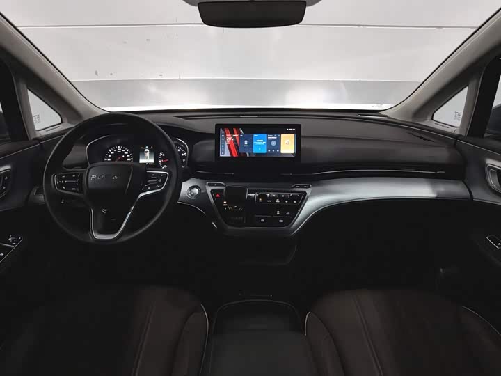 Roewe iMax 8, 2025 — фото 5 из 9