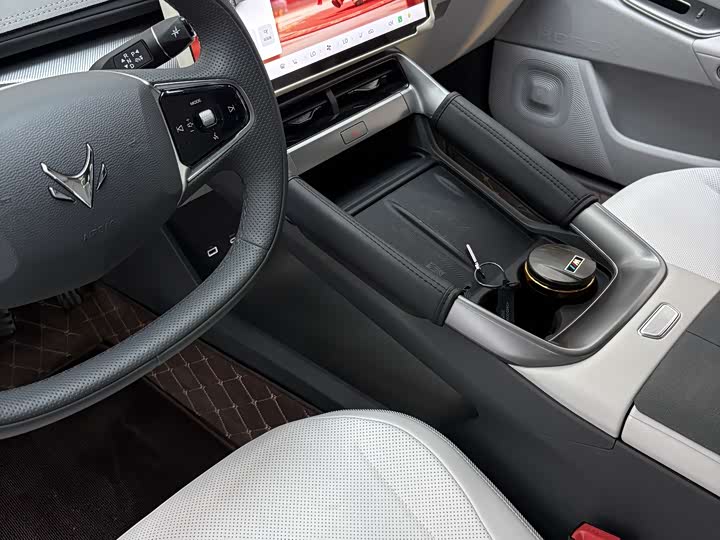 BAIC Arcfox Alpha S5, 2025 — фото 8 из 9