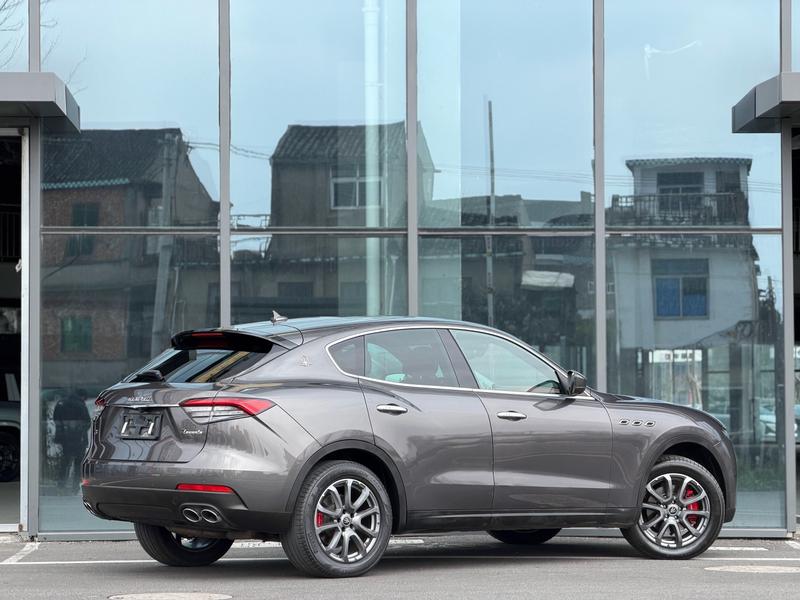 Maserati Levante, 2021 — фото 4 из 12