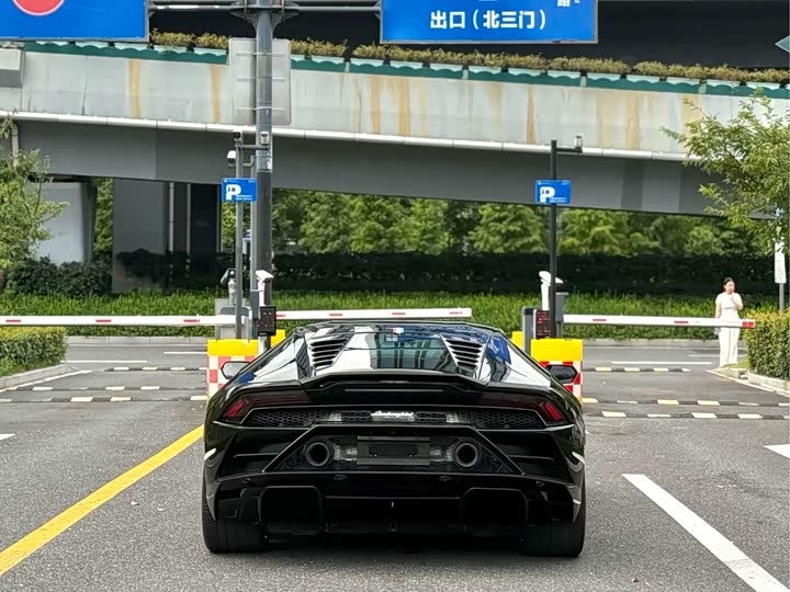 Lamborghini Huracán, 2023 — фото 8 из 9