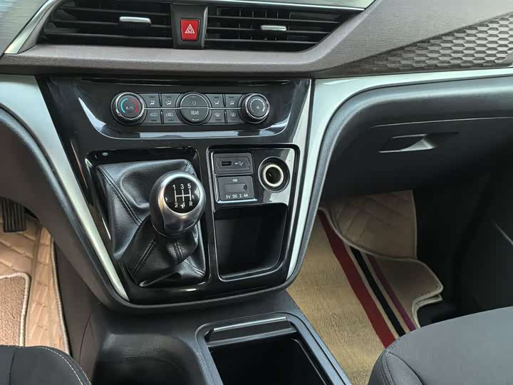JAC Refine M3, 2022 — фото 8 из 9