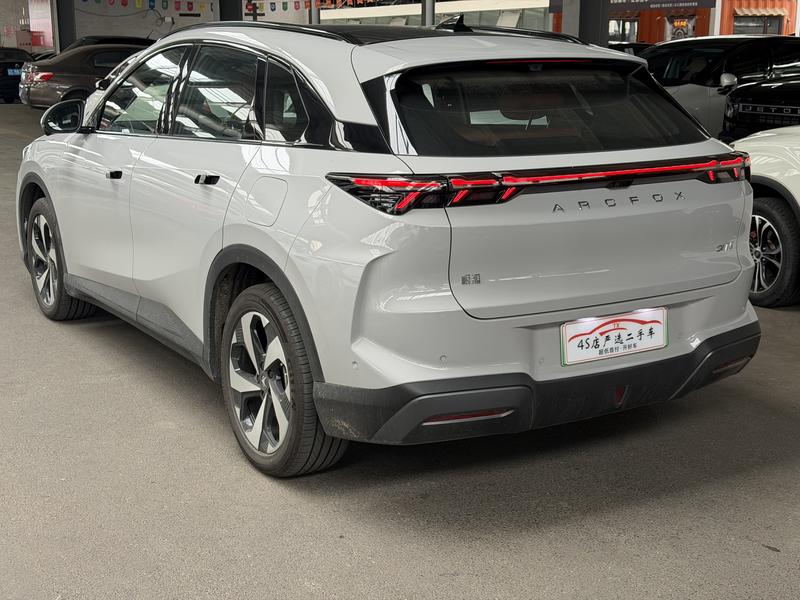 BAIC Arcfox Alpha T5, 2025 — фото 4 из 11