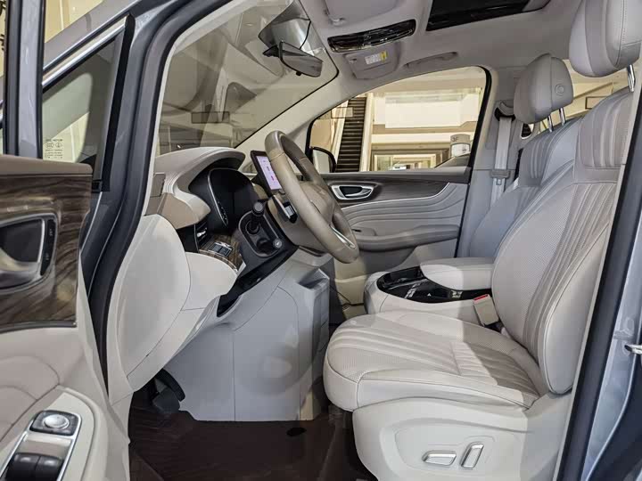 Roewe iMax 8, 2023 — фото 4 из 9
