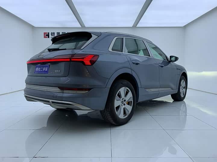 Audi e-tron, 2025 — фото 6 из 9