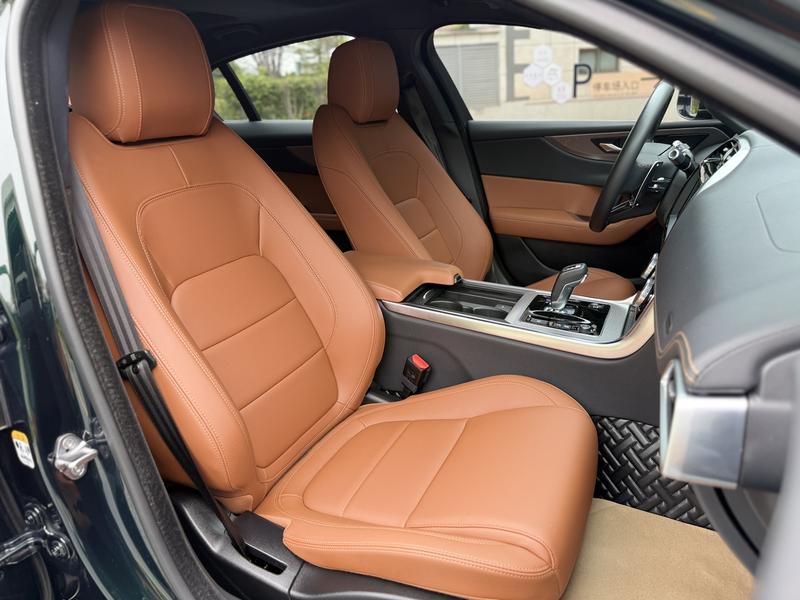 Jaguar XE L, 2022 — фото 12 из 12