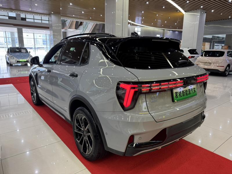 Lynk & Co 01 EM-P Hybrid, 2022 — фото 4 из 12