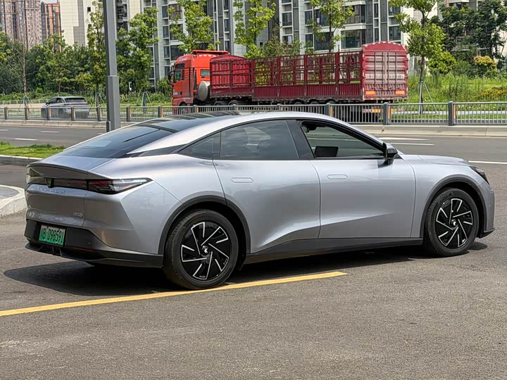 BAIC Arcfox Alpha S5, 2025 — фото 4 из 9