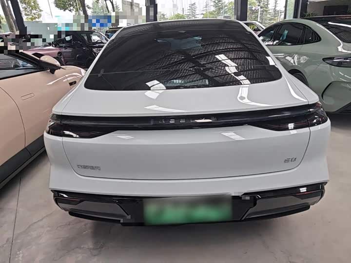 Geely Galaxy E8, 2025 — фото 6 из 9