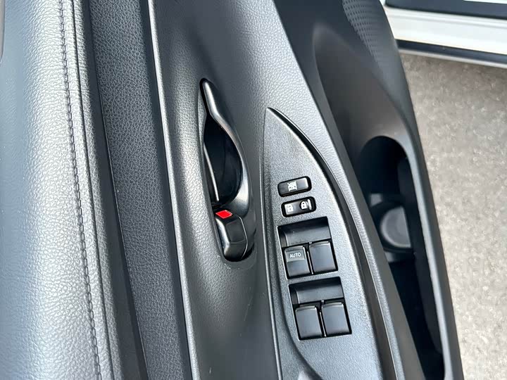 Toyota Yaris L Hatchback, 2021 — фото 5 из 9