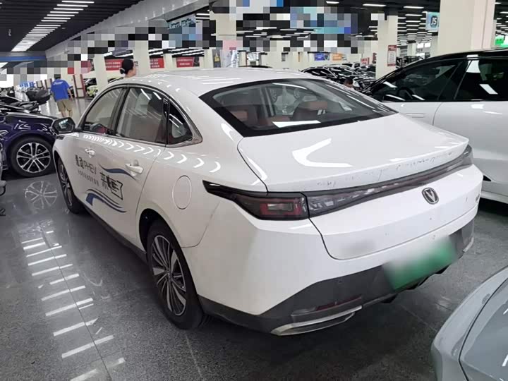 Changan Eado EV, 2026 — фото 5 из 9