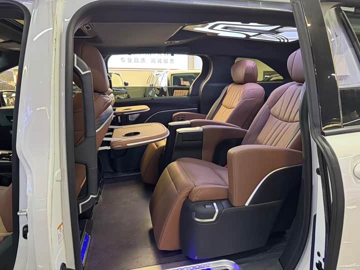 Toyota Sienna, 2025 — фото 7 из 9