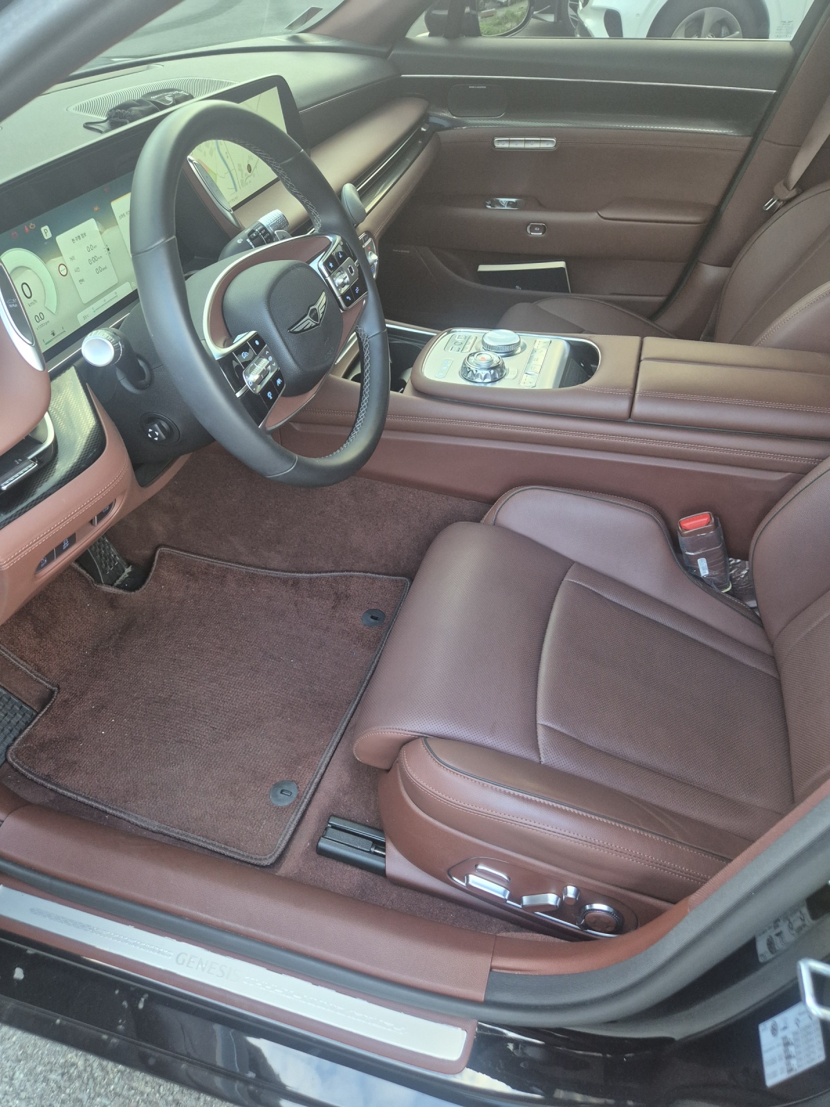 Genesis G90, 2023 — фото 8 из 9