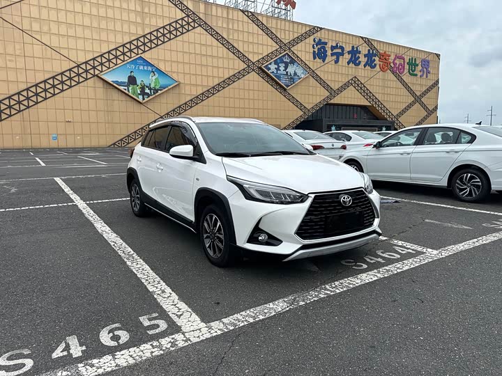 Toyota Yaris L Hatchback, 2022 — фото 3 из 9