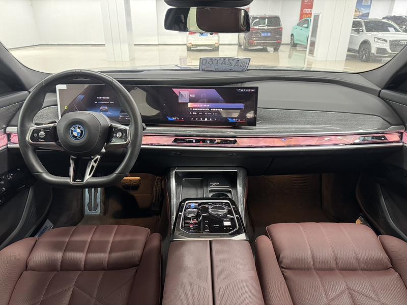 BMW i7, 2025 — фото 7 из 12