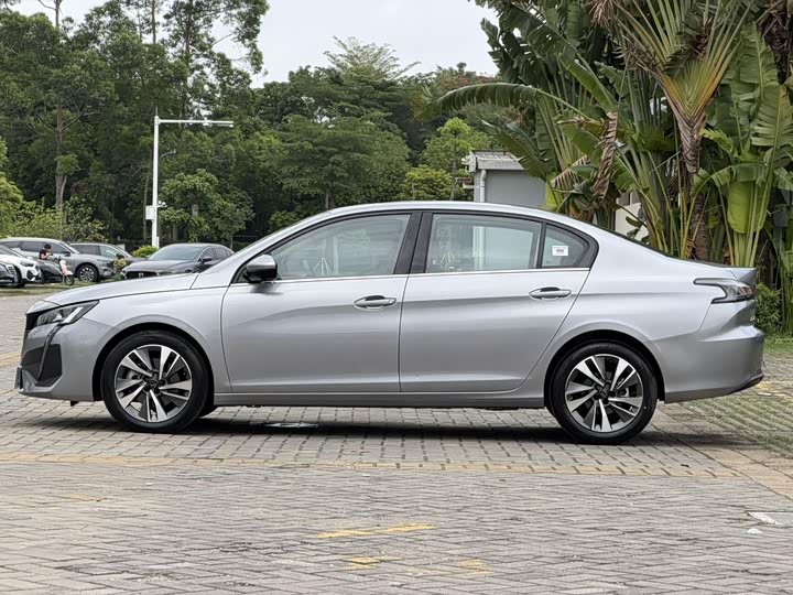 Peugeot 408, 2023 — фото 9 из 9