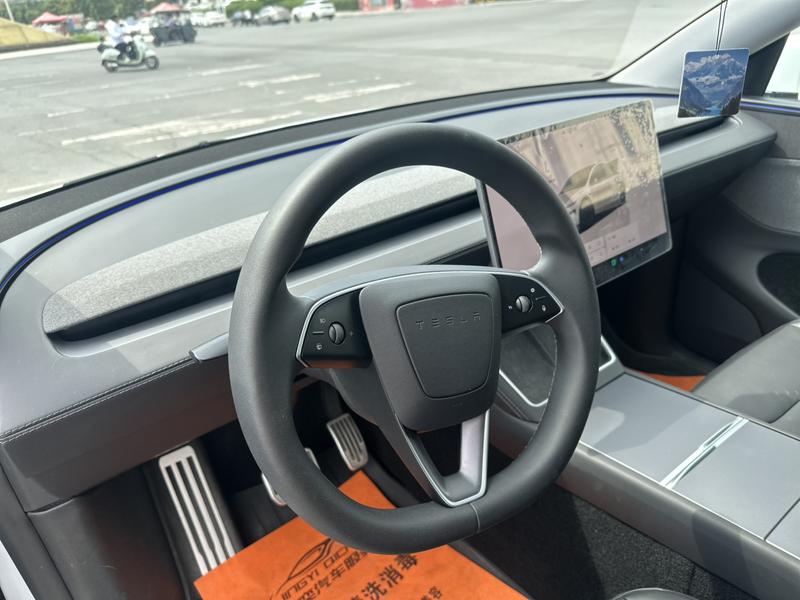 Tesla Model Y, 2025 — фото 10 из 12