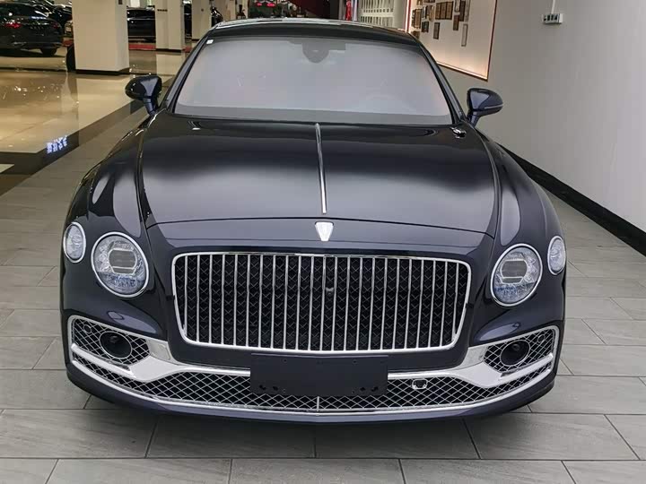 Bentley Flying Spur, 2024 — фото 3 из 9