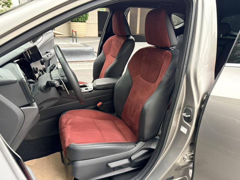Lexus NX, 2022 — фото 10 из 12