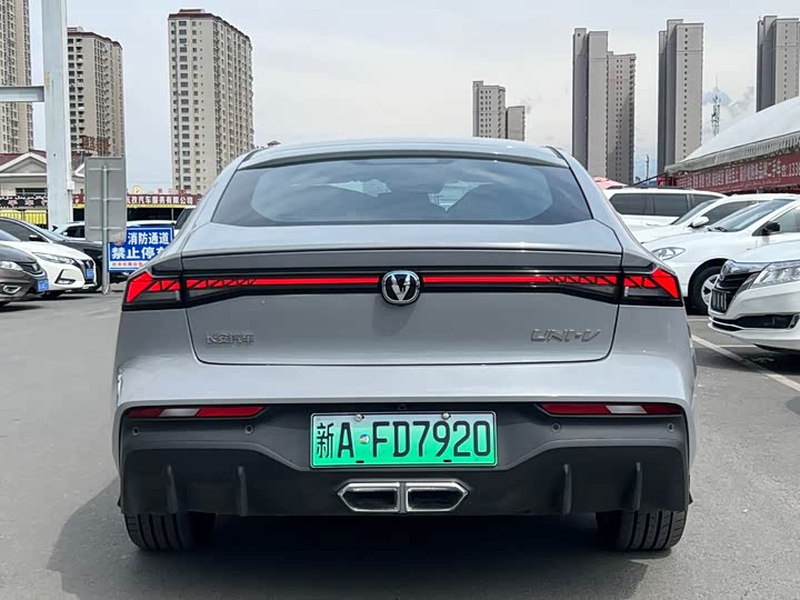 Changan UNI-V Hybrid, 2026 — фото 4 из 9