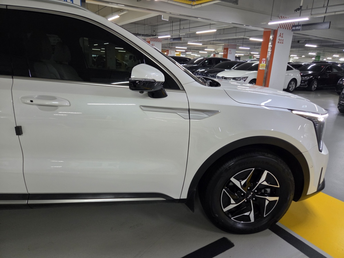 Kia Sorento, 2023 — фото 5 из 12