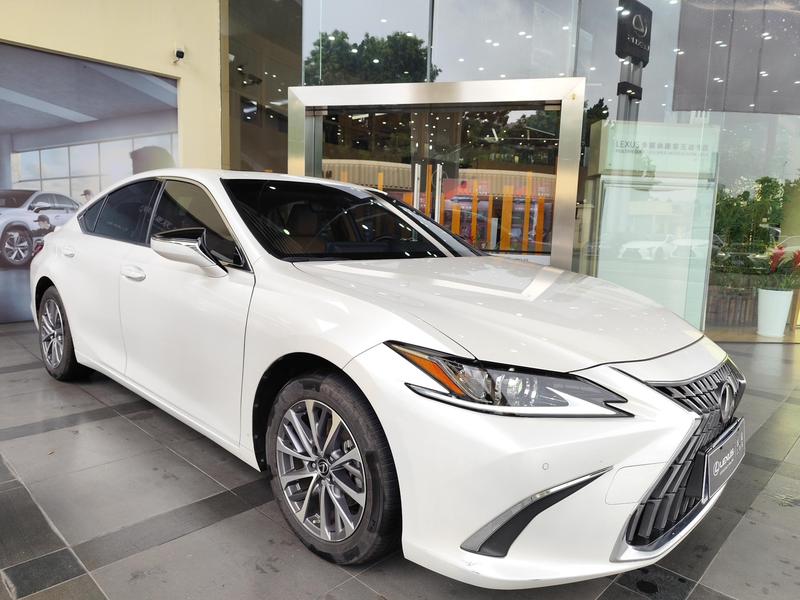 Lexus ES, 2023 — фото 3 из 11