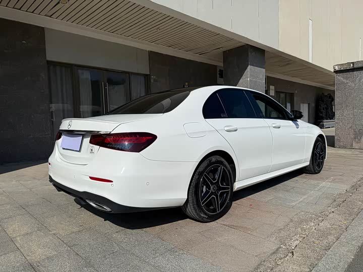 Mercedes-Benz E-Class, 2023 — фото 8 из 9