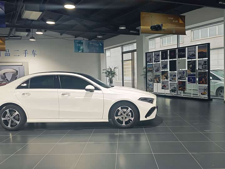 Mercedes-Benz A-Class, 2024 — фото 3 из 9