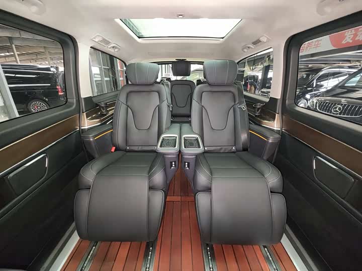 Mercedes-Benz V-Class, 2022 — фото 8 из 9