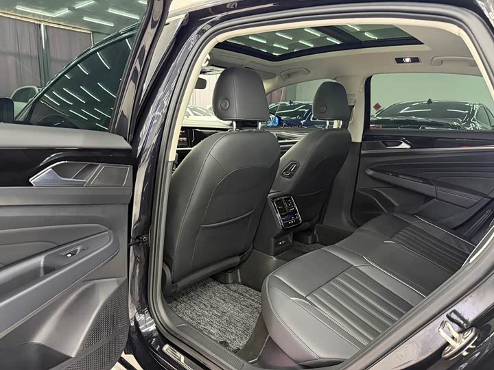 Volkswagen Passat, 2023 — фото 5 из 9