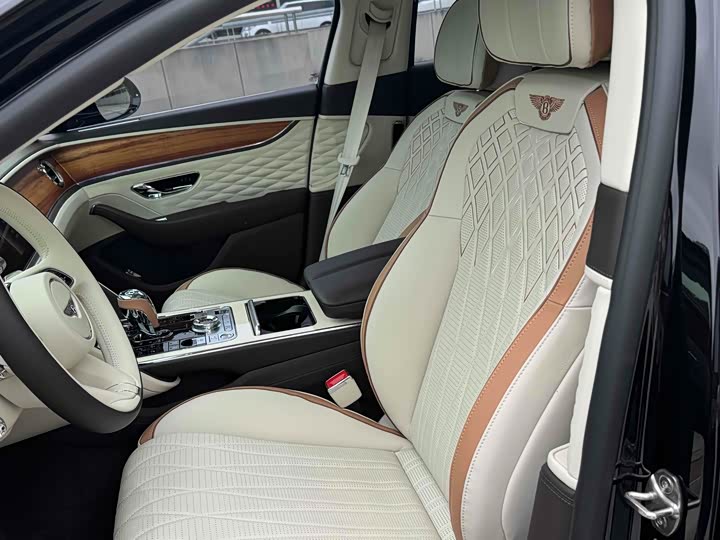 Bentley Flying Spur Hybrid, 2023 — фото 8 из 9