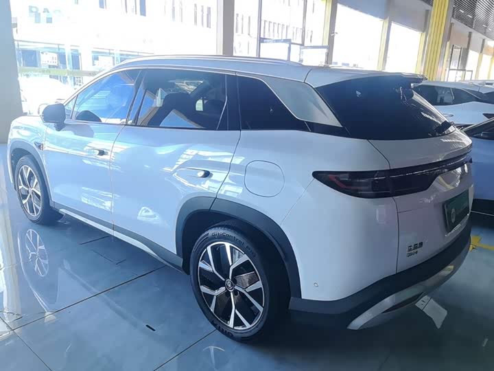 BYD Song L DM-i Hybrid, 2025 — фото 5 из 9