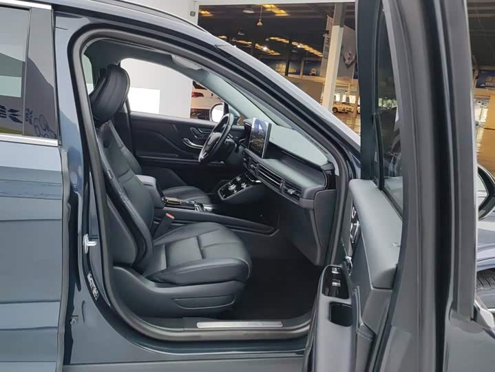 Lincoln Corsair, 2022 — фото 8 из 9