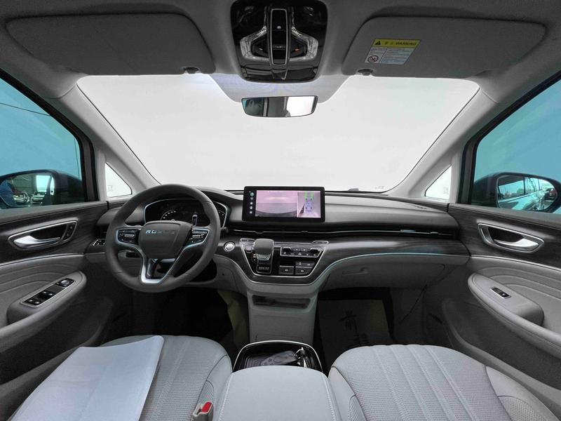 Roewe iMax 8, 2023 — фото 7 из 10