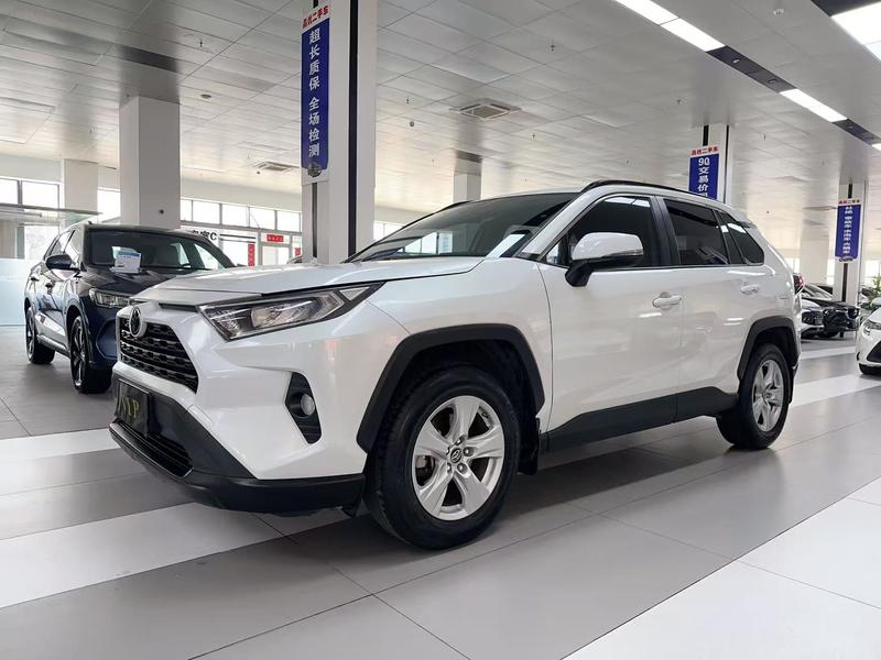 Toyota RAV4, 2022 — купить в Смоленске под ключ