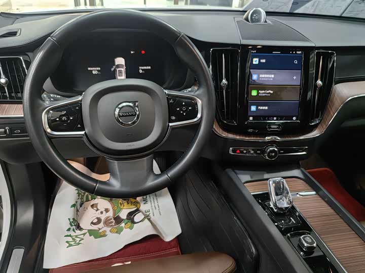 Volvo XC60 Hybrid, 2022 — фото 8 из 9
