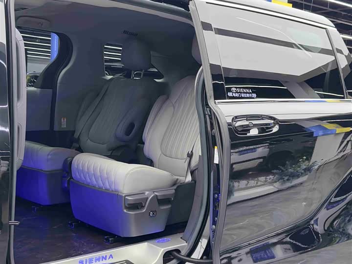 Toyota Sienna, 2022 — фото 7 из 9