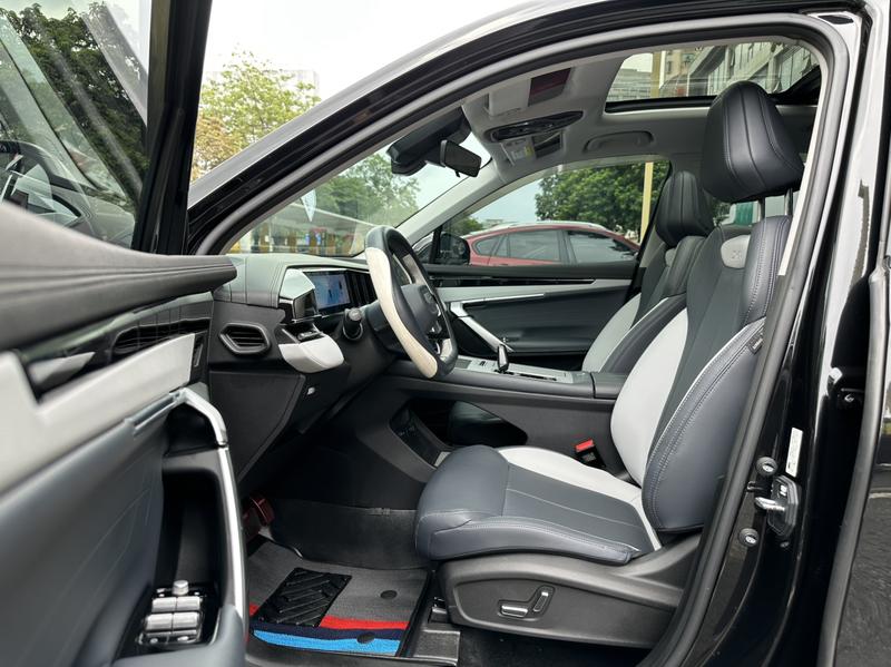 Geely Atlas L, 2024 — фото 12 из 12