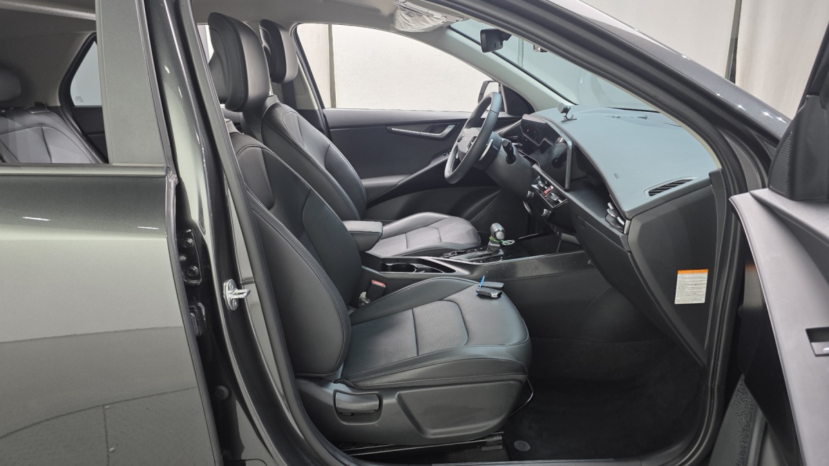 Kia Niro, 2023 — фото 10 из 12