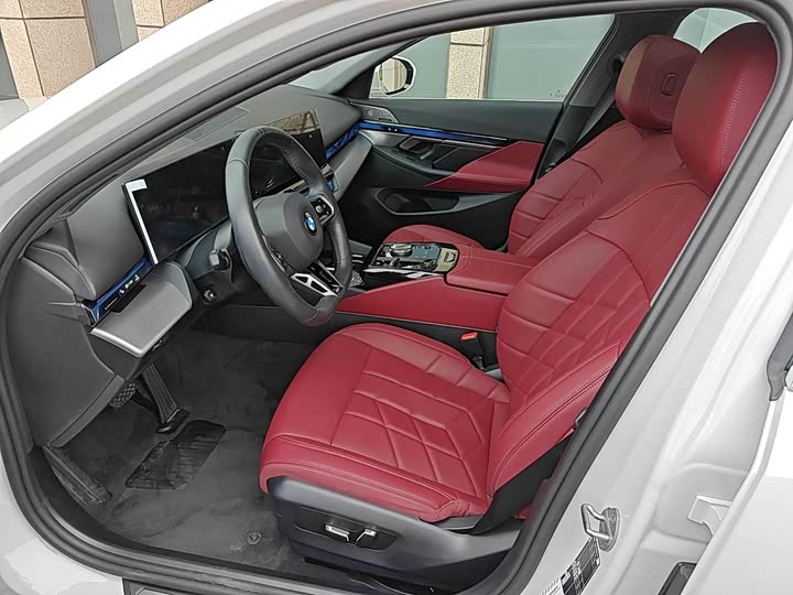 BMW 5 Series, 2025 — фото 9 из 9