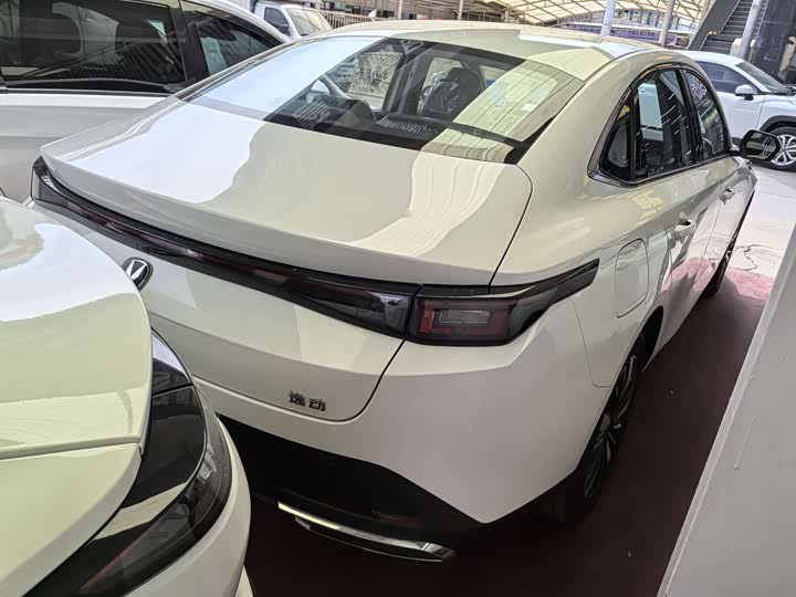 Changan Eado EV, 2025 — фото 6 из 9
