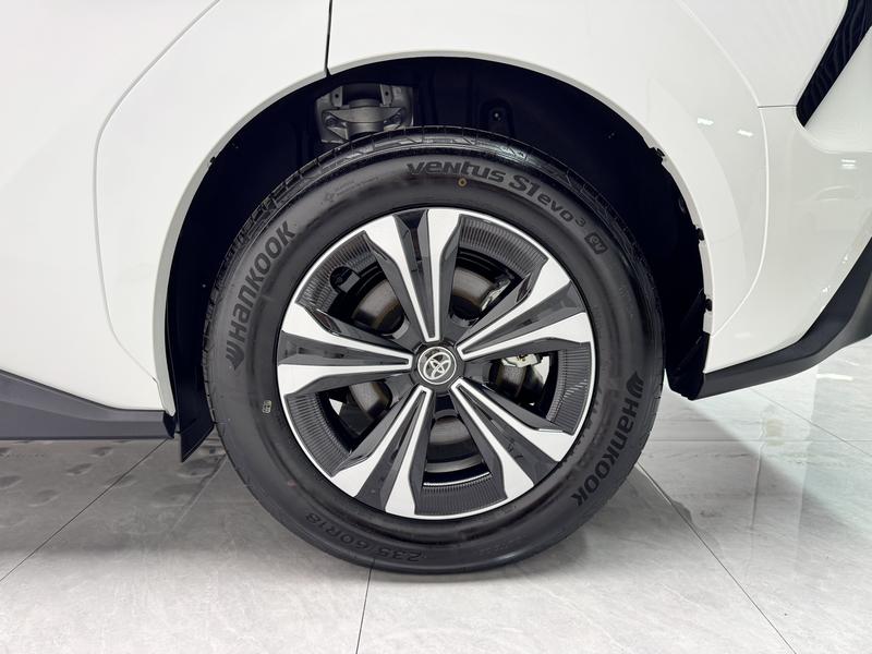 Toyota bZ4X Platinum, 2026 — фото 11 из 12
