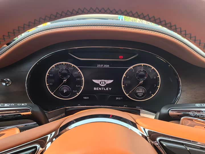 Bentley Flying Spur, 2024 — фото 9 из 9