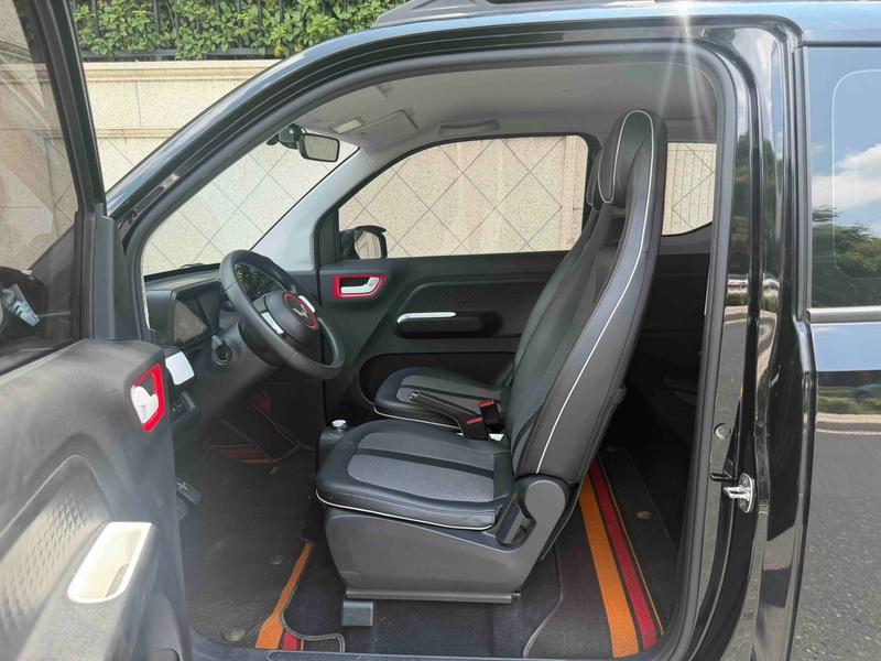 Wuling Mini EV, 2022 — фото 9 из 11