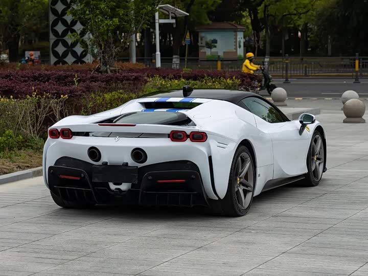 Ferrari SF90, 2022 — фото 4 из 9