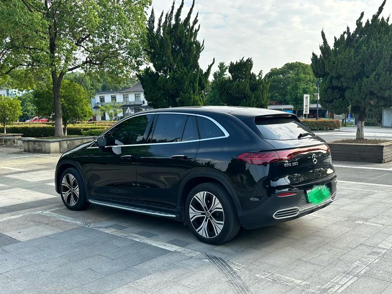 Mercedes-Benz EQE SUV, 2023 — фото 4 из 12