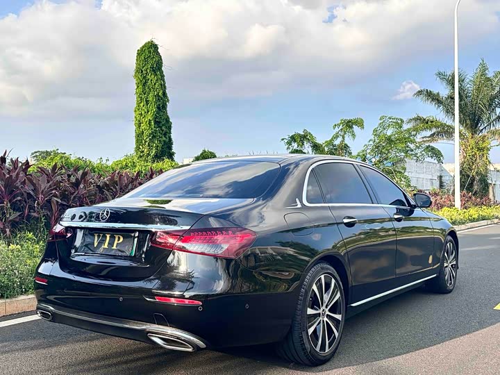 Mercedes-Benz E-Class Hybrid, 2023 — фото 8 из 9