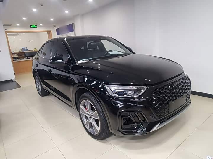 Audi Q5L Sportback, 2023 — фото 4 из 9