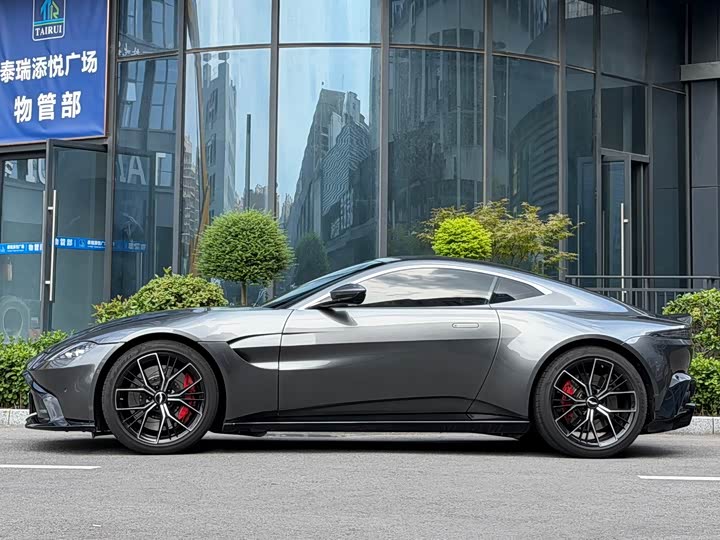 Aston Martin V8 Vantage, 2022 — фото 5 из 9